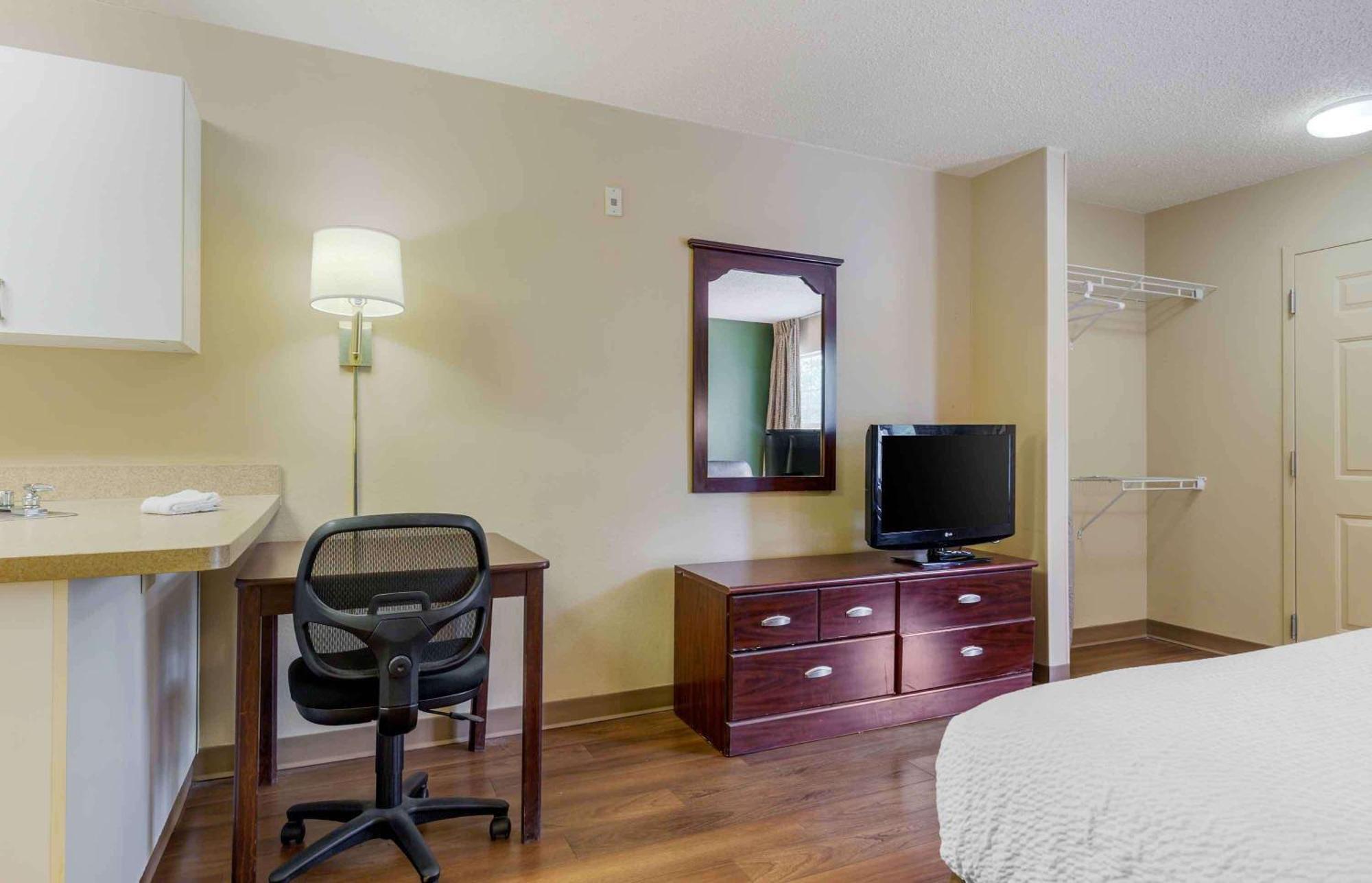 Extended Stay America Select Suites - Raleigh - Rdu Airport Моррисвилл Экстерьер фото